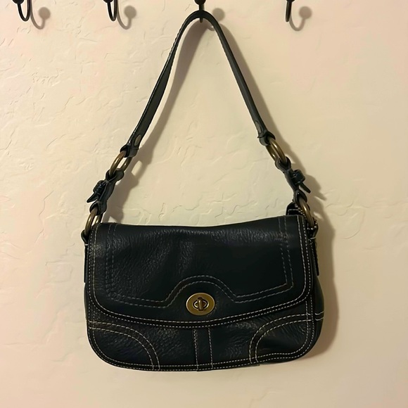 Coach Handbags - Small Coach vintage shoulder bag in excellent condition